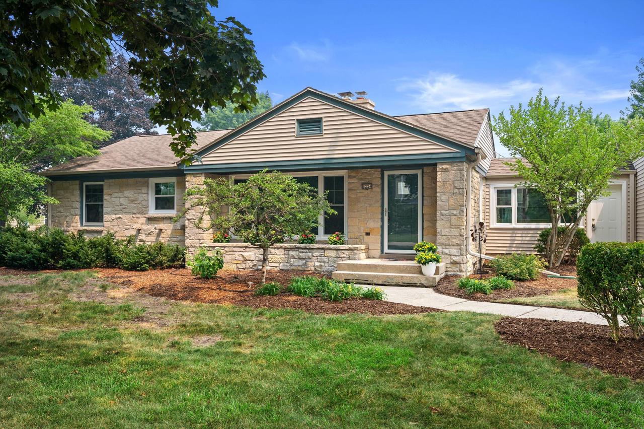 8224 N Whitney ROAD, Fox Point, WI 53217 — photo 2