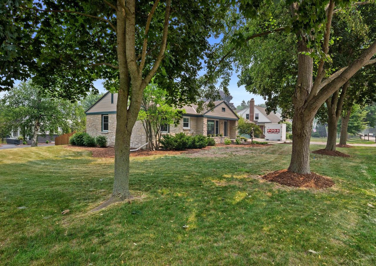 8224 N Whitney ROAD, Fox Point, WI 53217 — photo 3