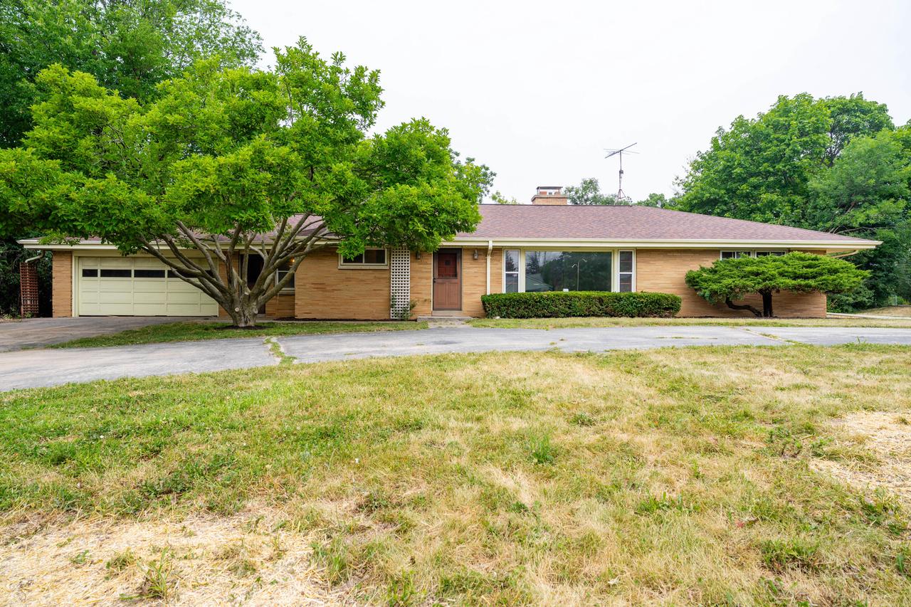 15520 Carpenter ROAD, Brookfield, WI 53005