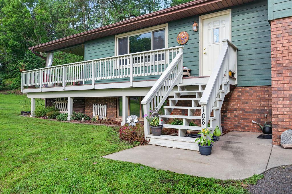 108 S Ridge ROAD, Coon Valley, WI 54623 — photo 2