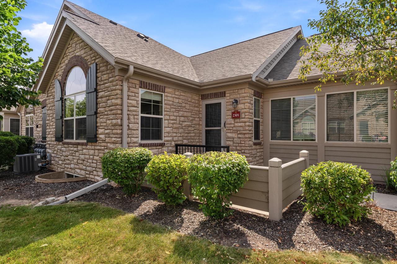 2301 E Sienna WAY, Appleton, WI 54913 — photo 2