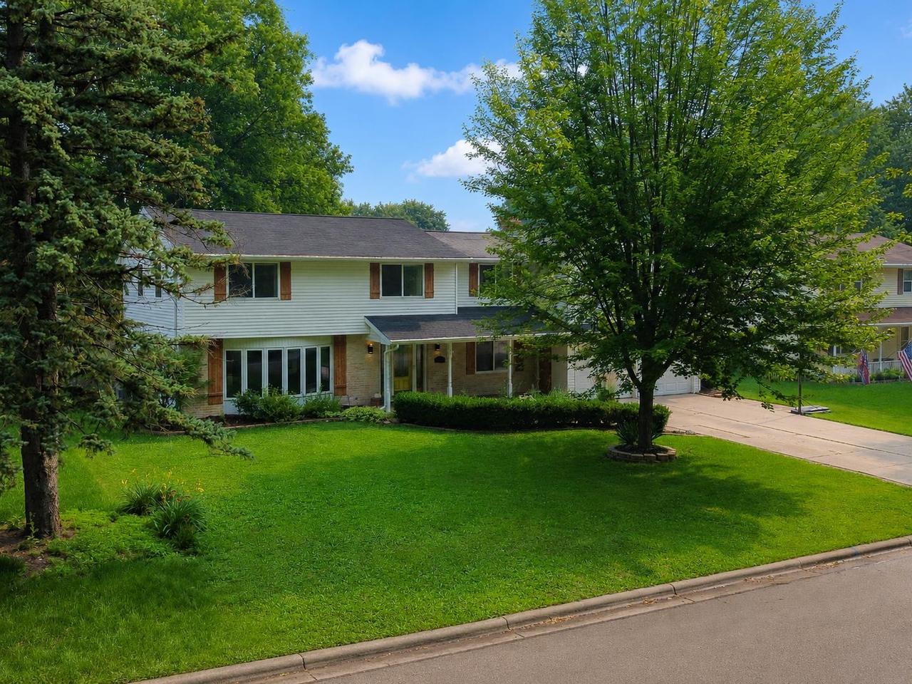 559 Hilltop Drive — photo