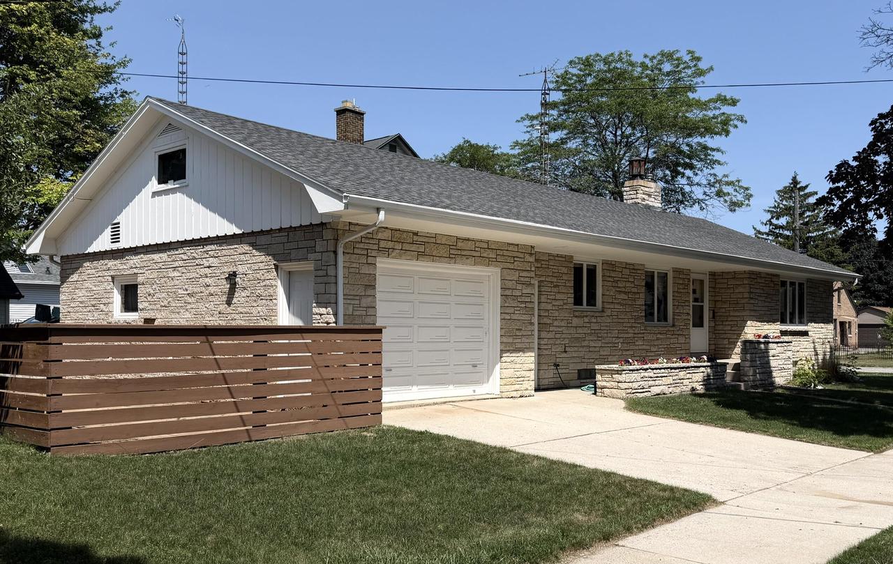 1504 Philippen Street — photo