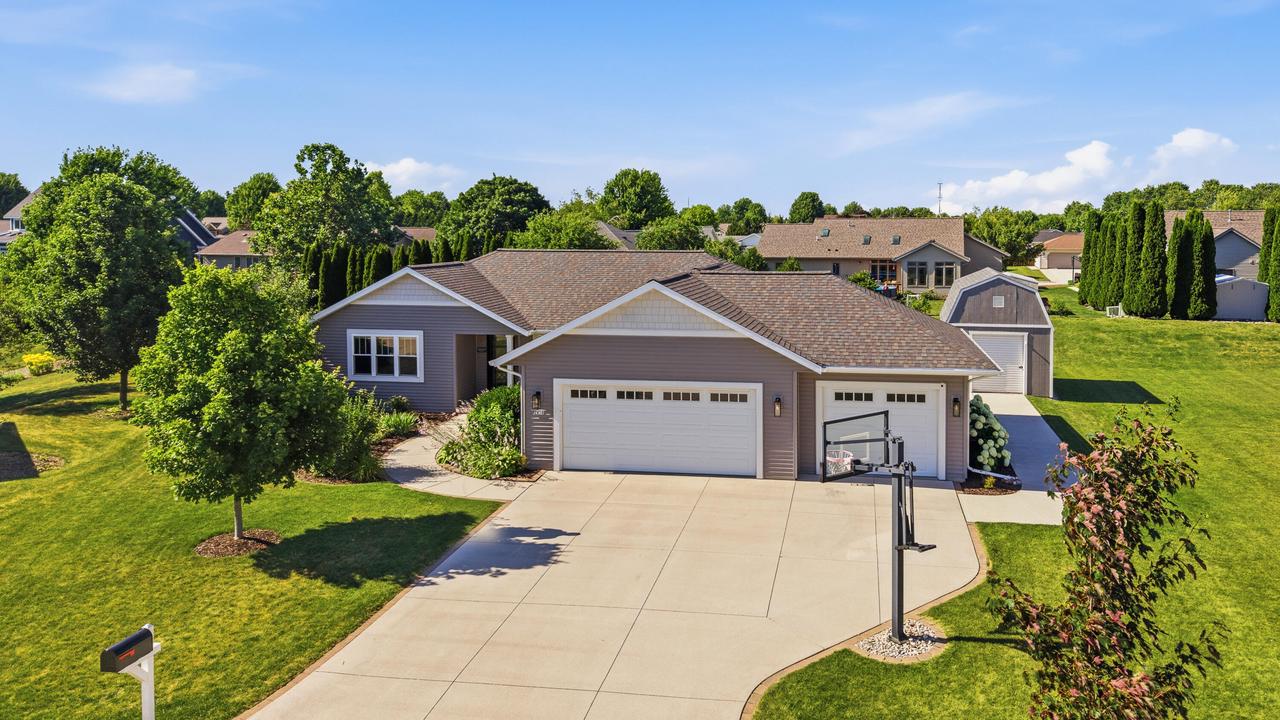 2616 Creekview Court — photo