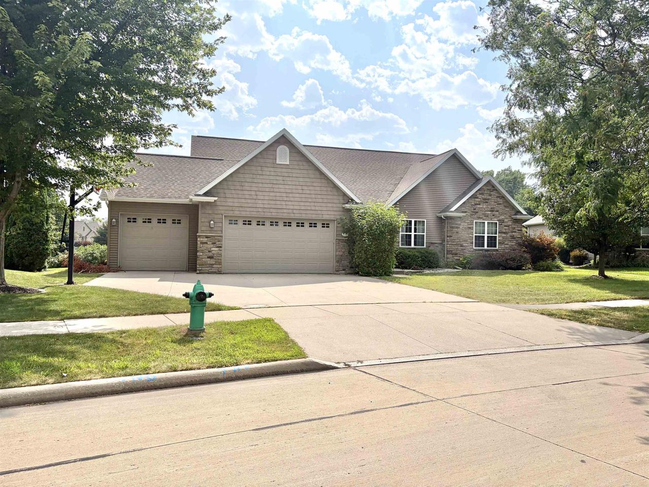 2701 E Glenhurst Lane — photo