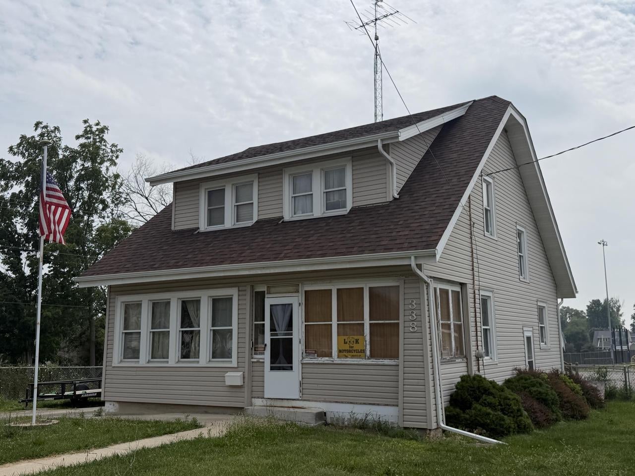 338 E Racine Street — photo