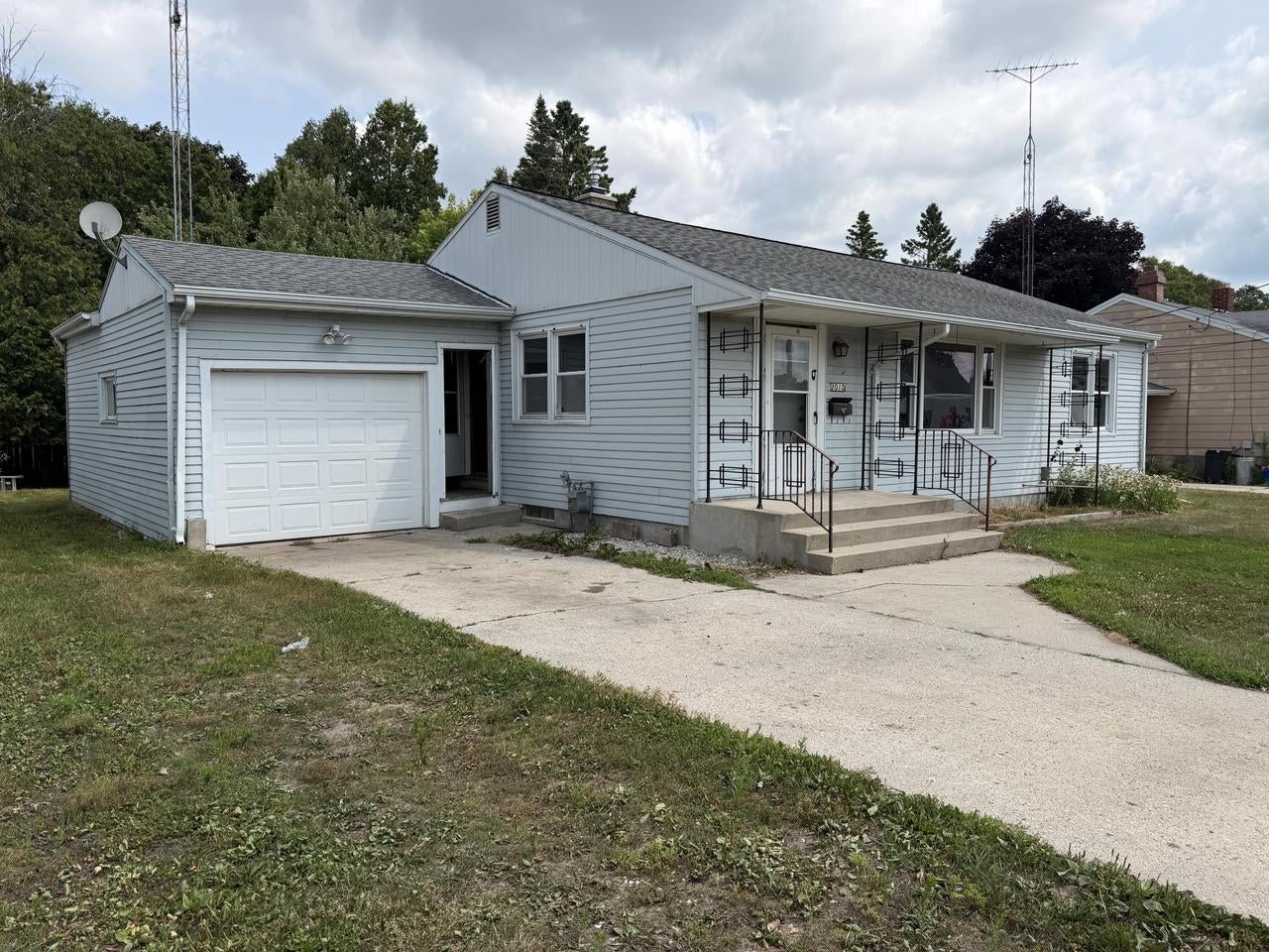 2010 12th STREET, Two Rivers, WI 54241 — photo 2