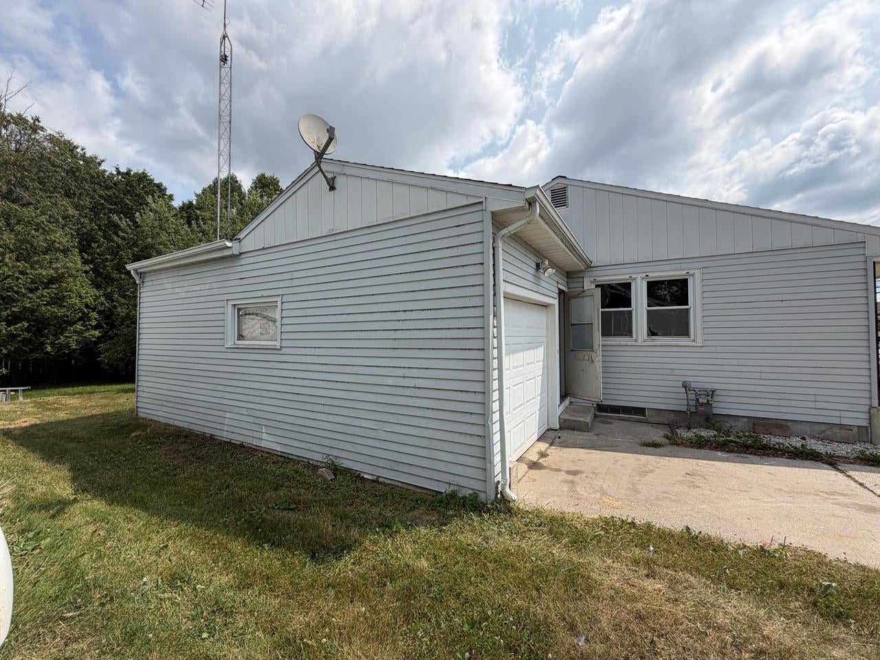 2010 12th STREET, Two Rivers, WI 54241 — photo 3