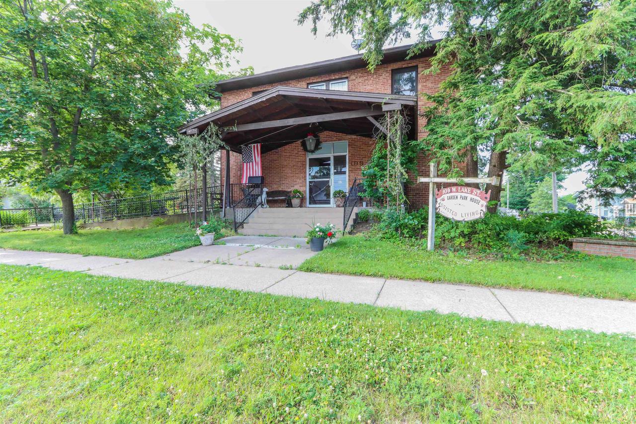 109 W Lake Street — photo