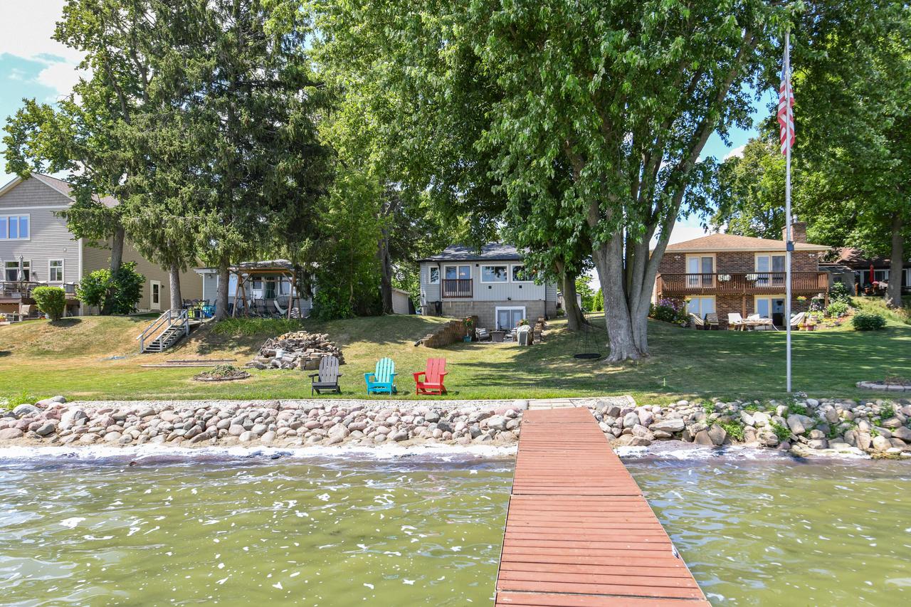 2531 Lakeshore Drive — photo
