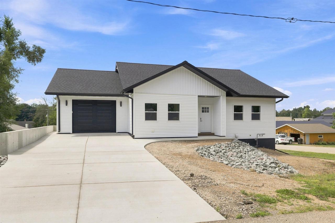 3040 Oak Street — photo