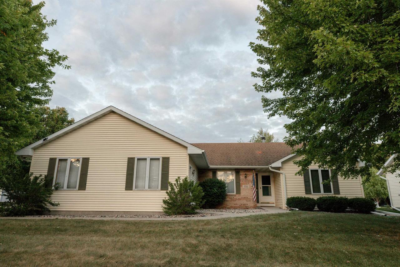 752 Westlawn Drive — photo