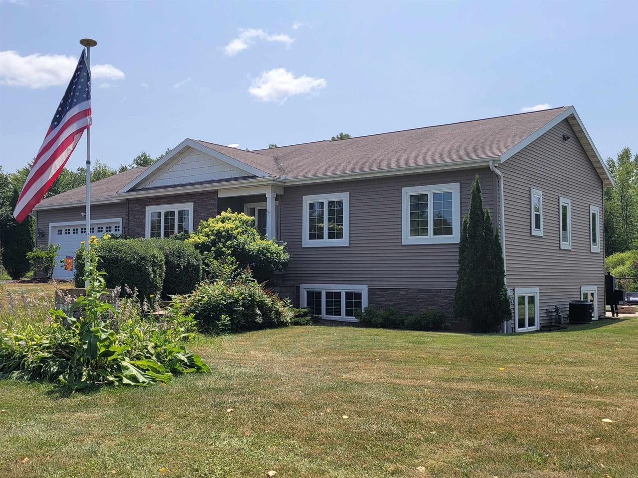 168711 Mountain Bay Road — photo