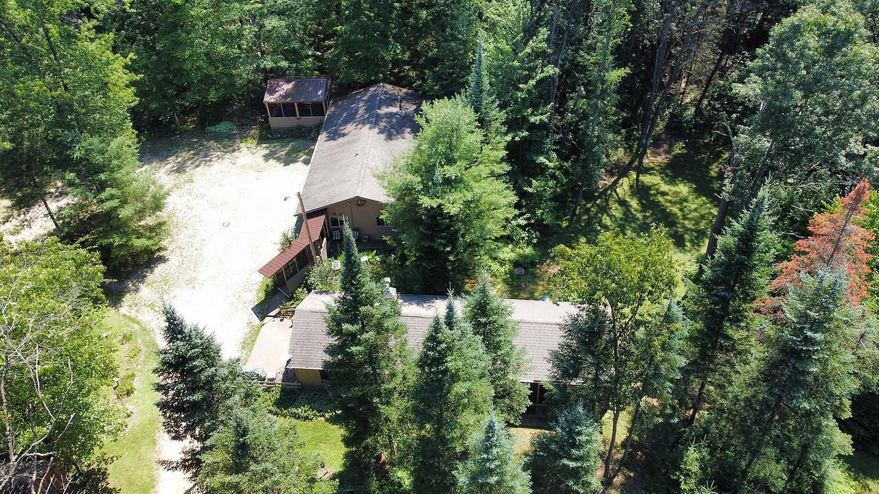 W5360 Glenwood Court — photo