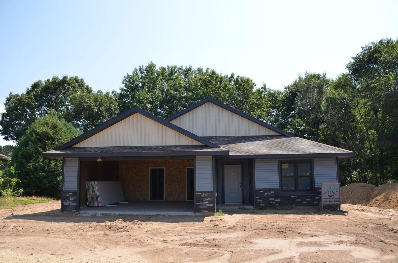 906 Jackpine Drive — photo