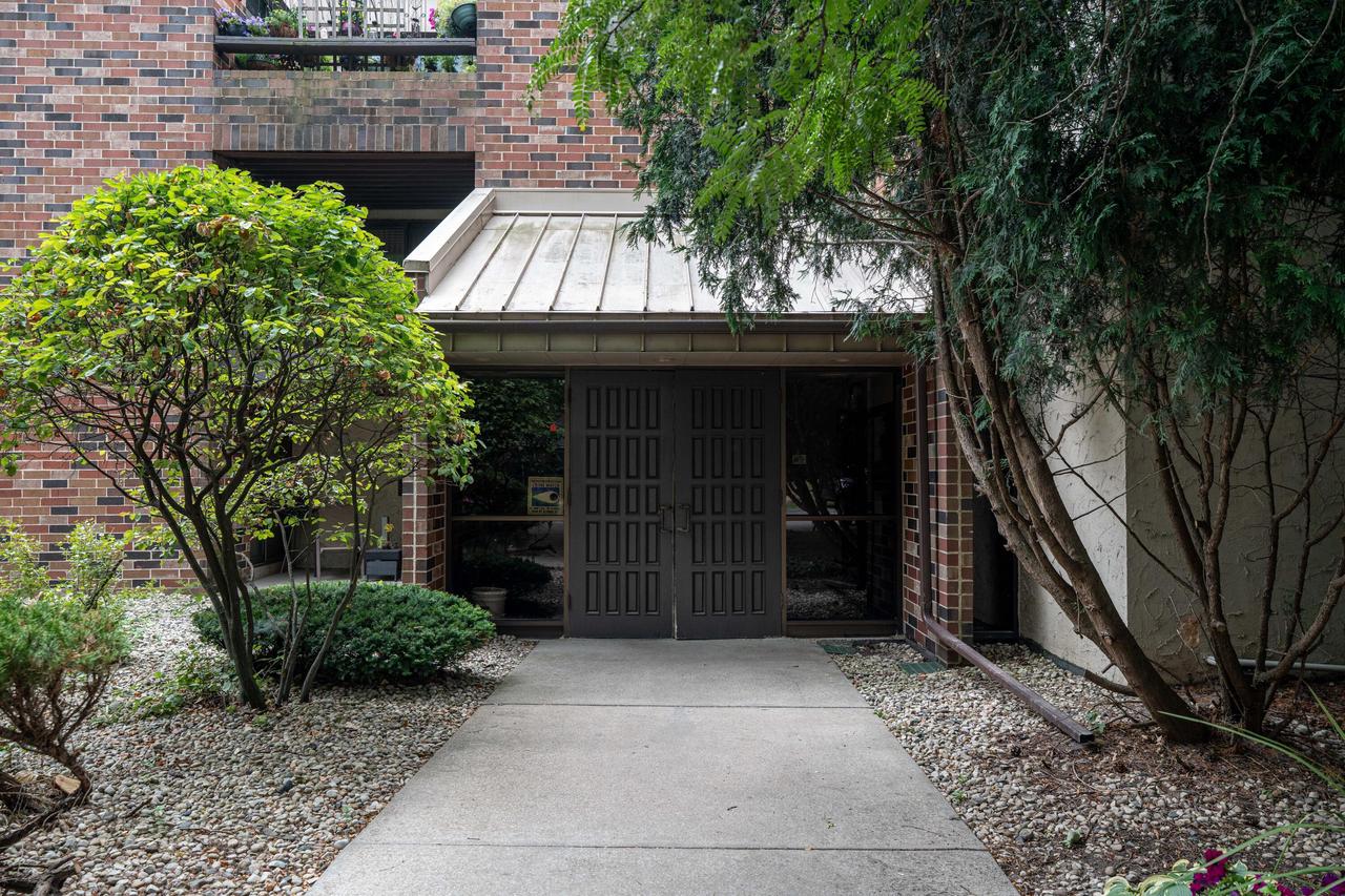 2350 W Good Hope Road 254 — photo