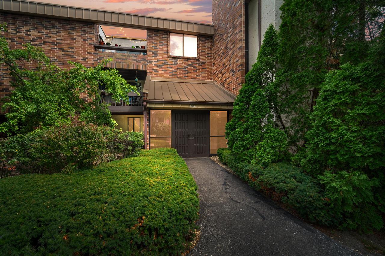 2200 W Good Hope Road 317 — photo