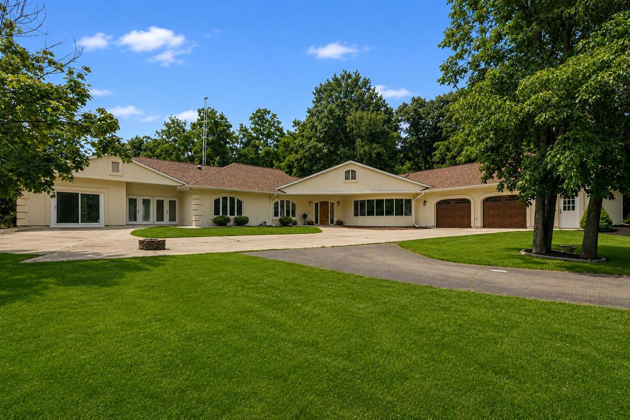 903 W Hazel Ridge ROAD, Elkhorn, WI 53121