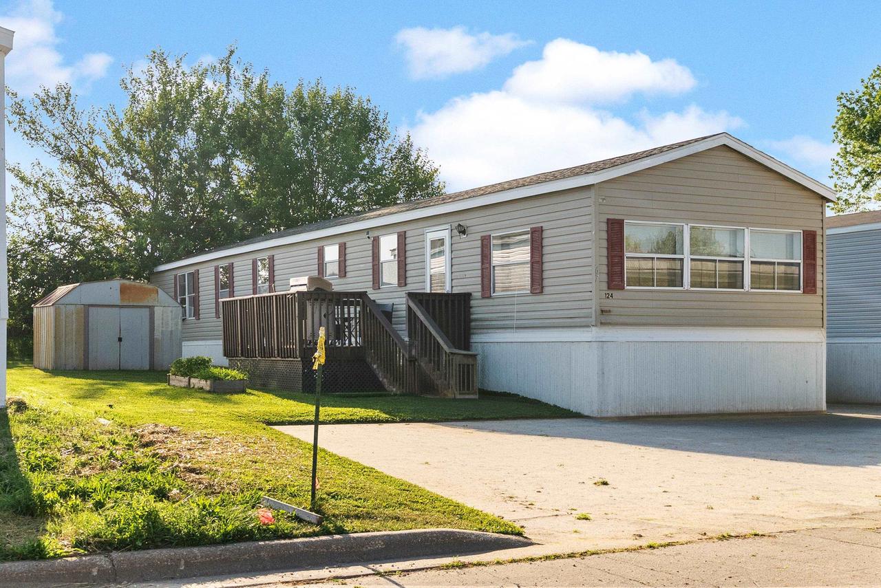 124 James Court — photo