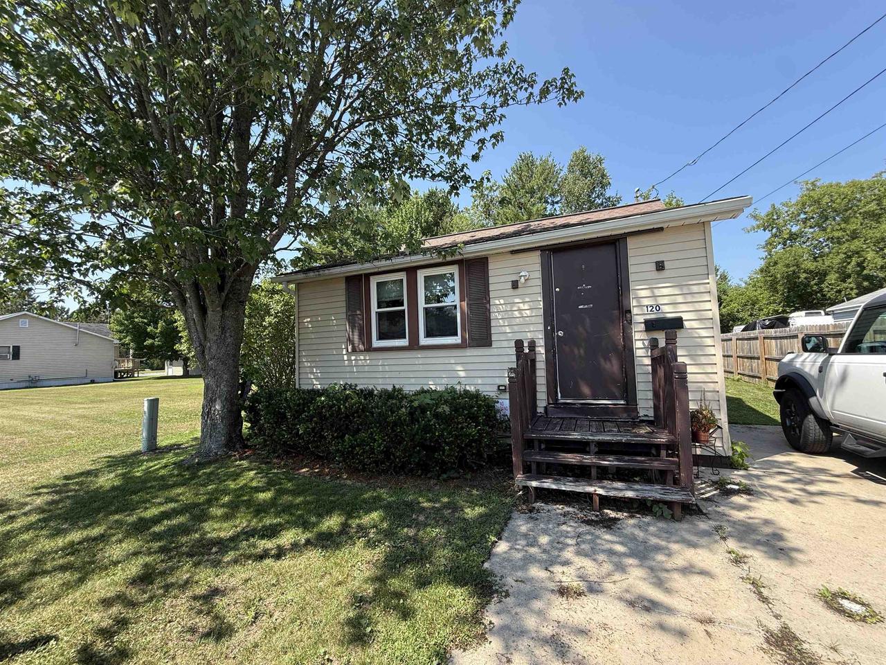 120 Call Avenue — photo