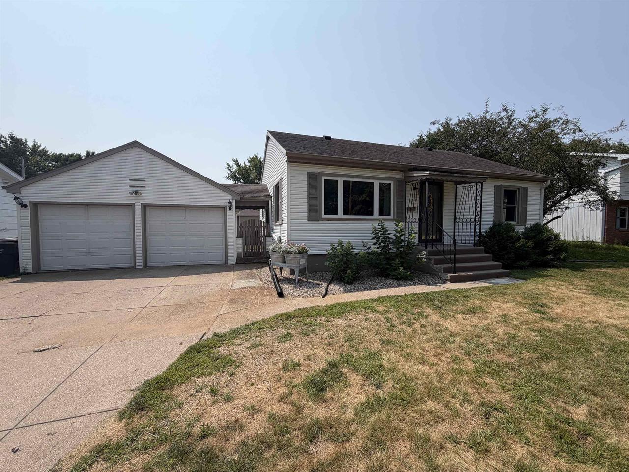 512 Fairview Way — photo