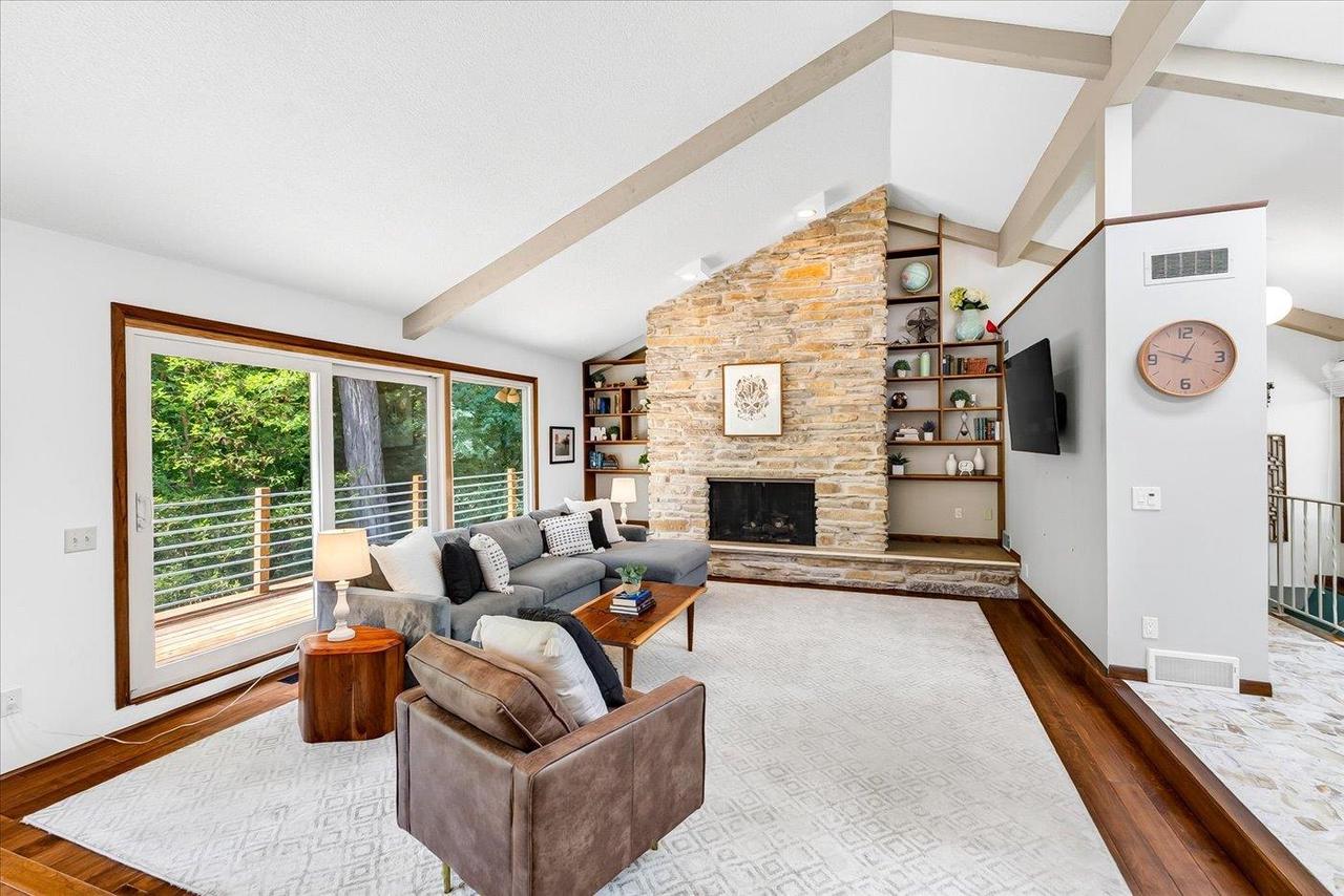 7116 Applewood Drive — photo