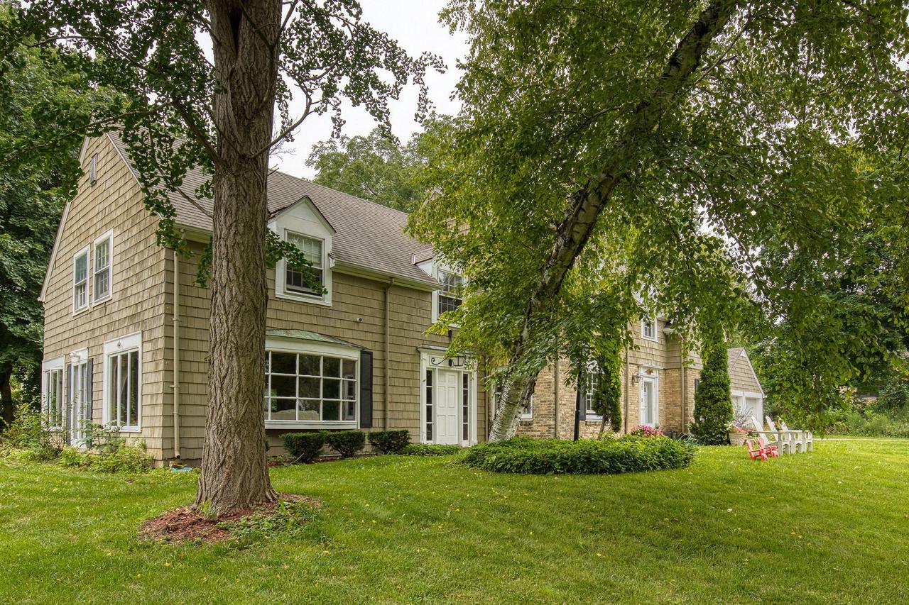 825 Lone Tree ROAD, Elm Grove, WI 53122 — photo 2
