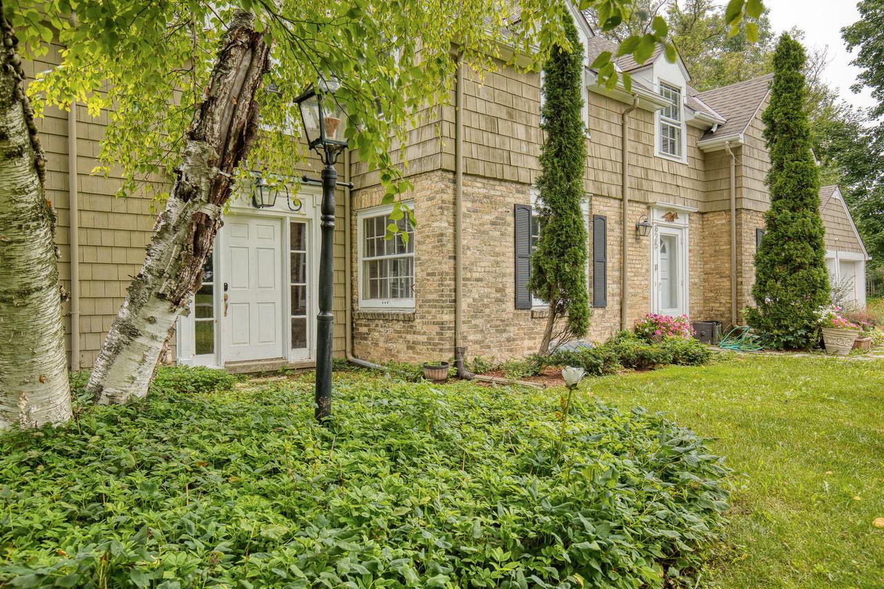 825 Lone Tree ROAD, Elm Grove, WI 53122 — photo 3