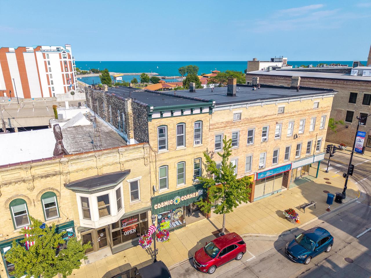 335 Main STREET, Racine, WI 53403 — photo 2
