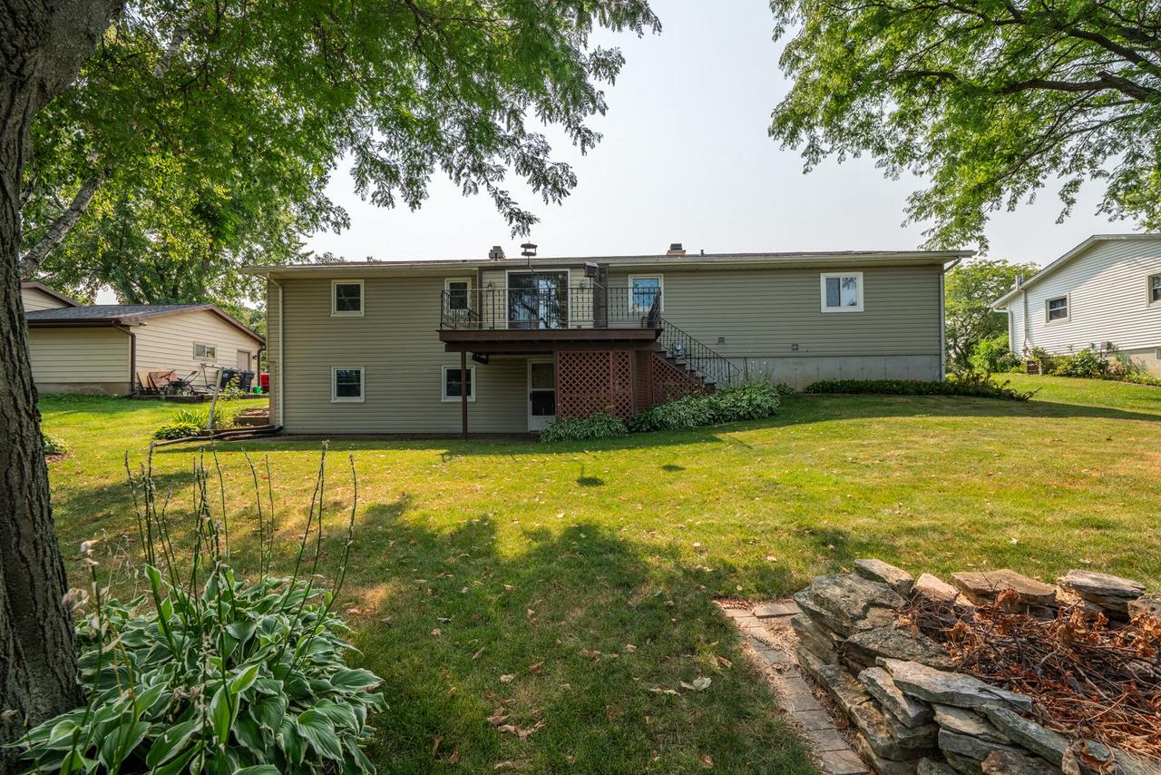 384 Ridge ROAD, Juneau, WI 53039 — photo 2