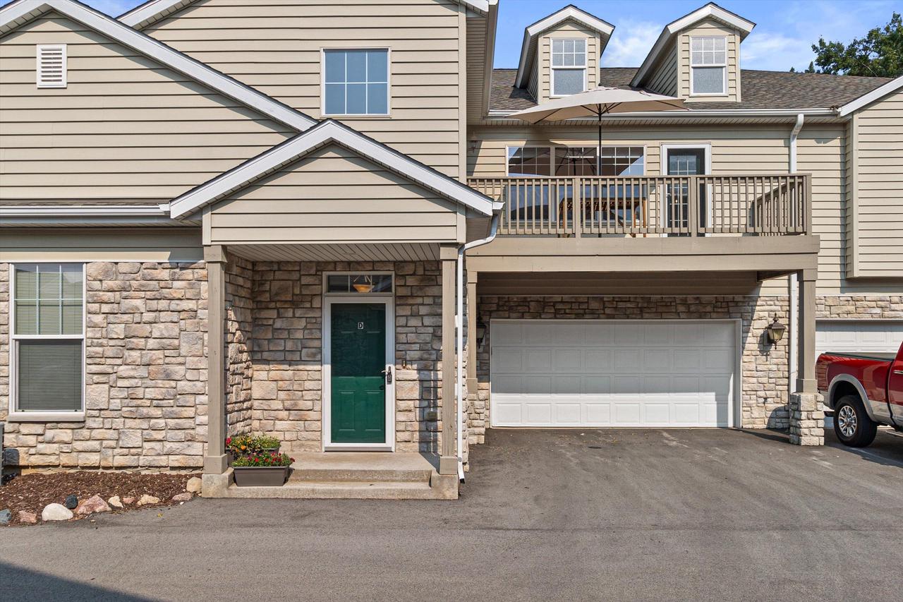 N16W26401 Meadowgrass Circle D — photo