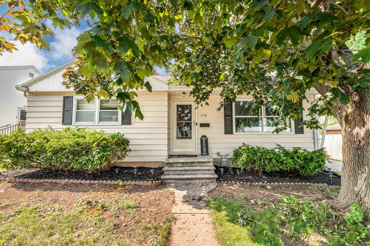 1578 Louise Street — photo