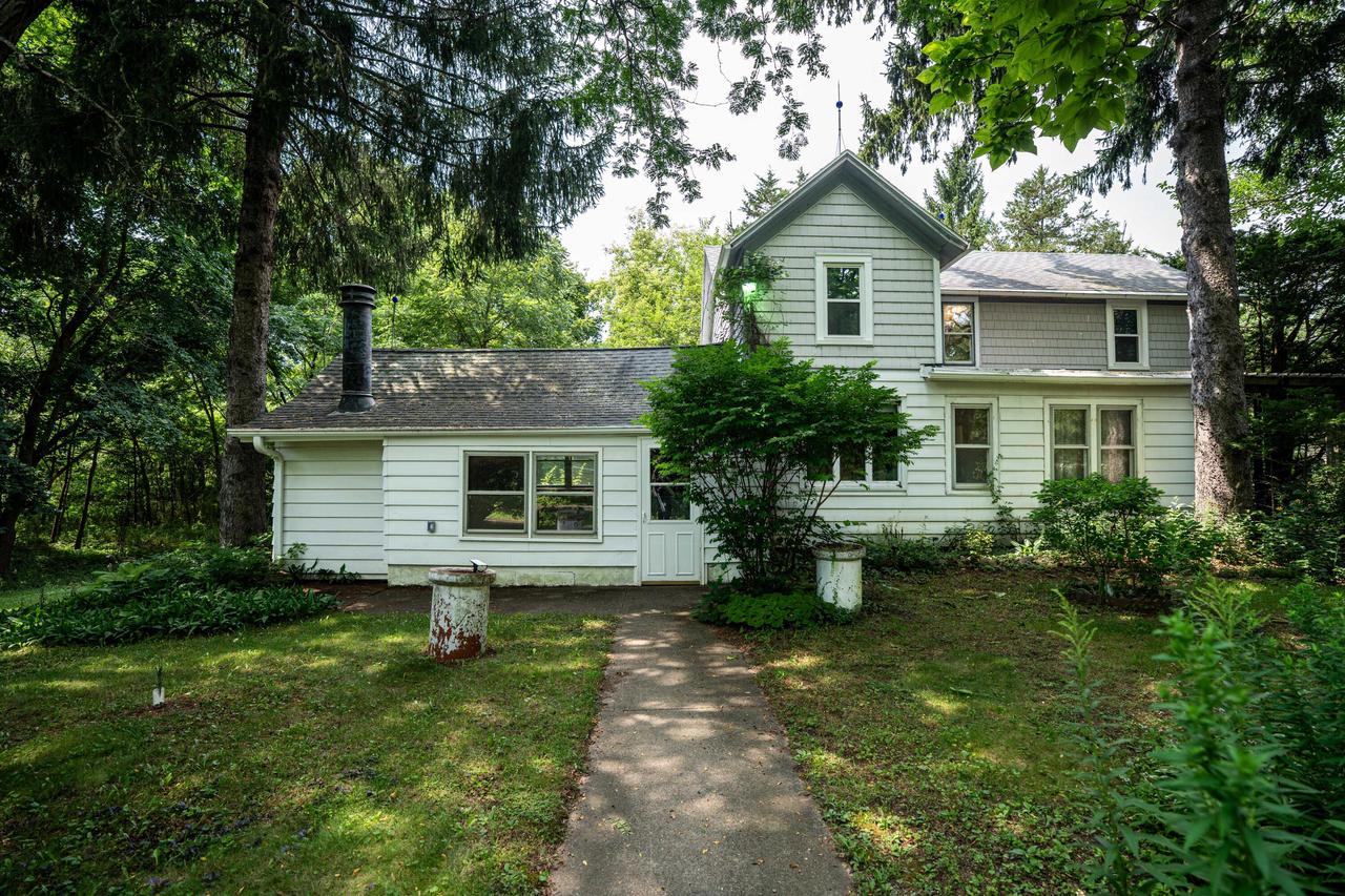 3487 Town Line Road — photo