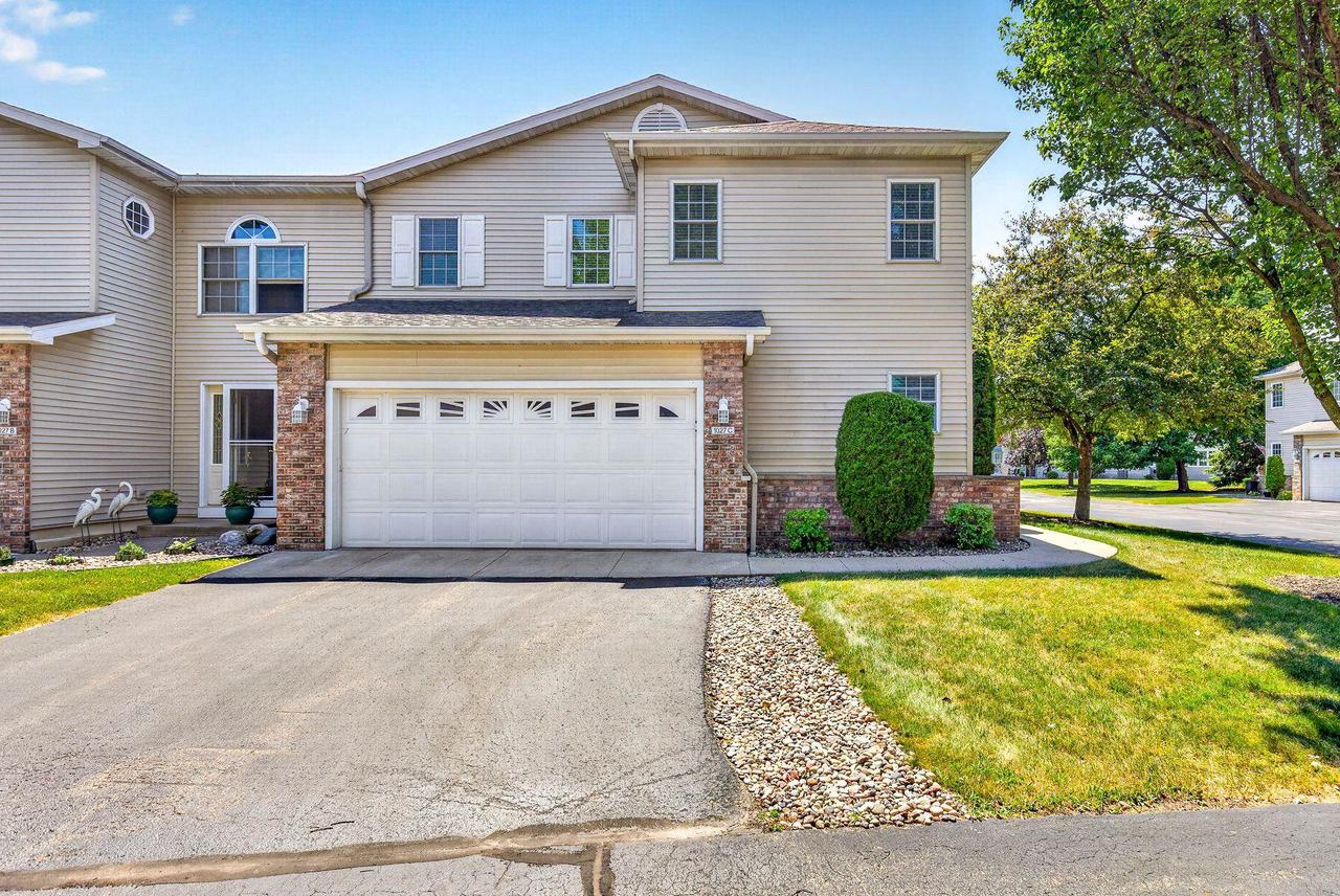1027 E Green Tree COURT, Appleton, WI 54915 — photo 2