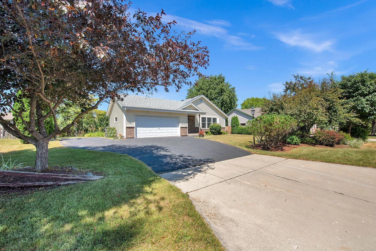 8820 W Travis Lane — photo