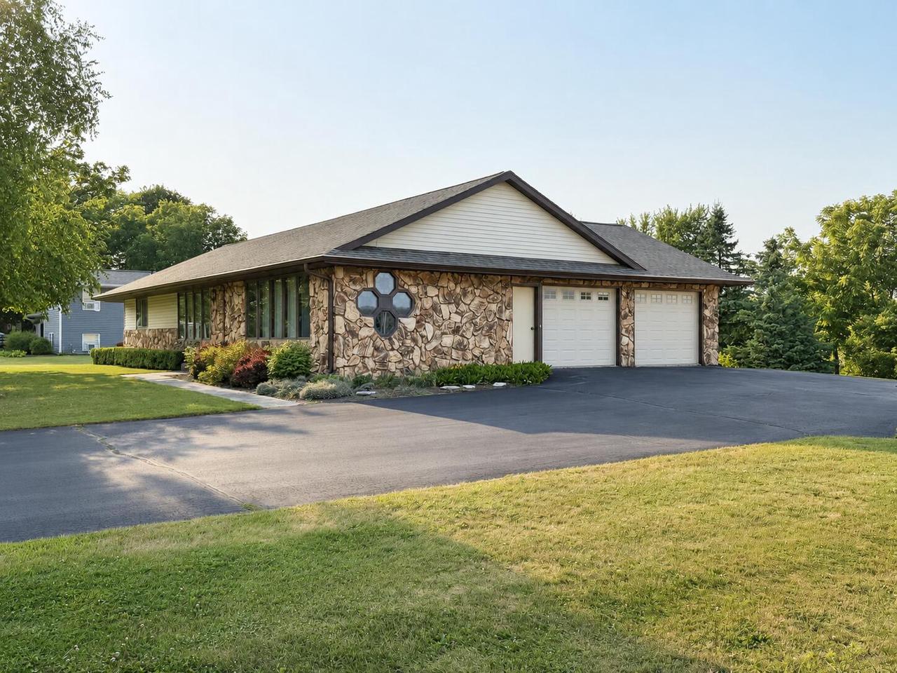 116 Colonial Drive — photo