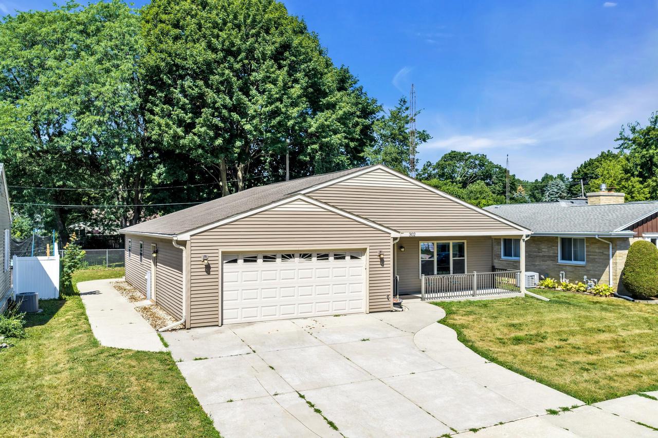 302 Graham STREET, Racine, WI 53405 — photo 3