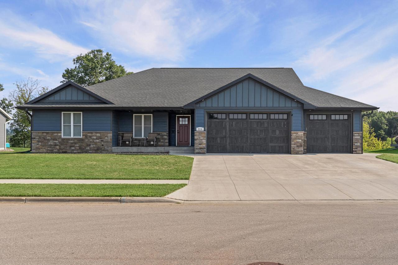 2210 Tom Anderson Street — photo
