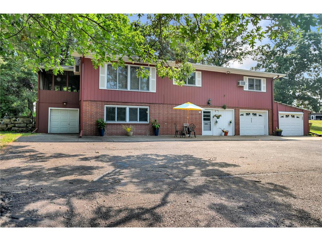 405 Oakwood Drive — photo