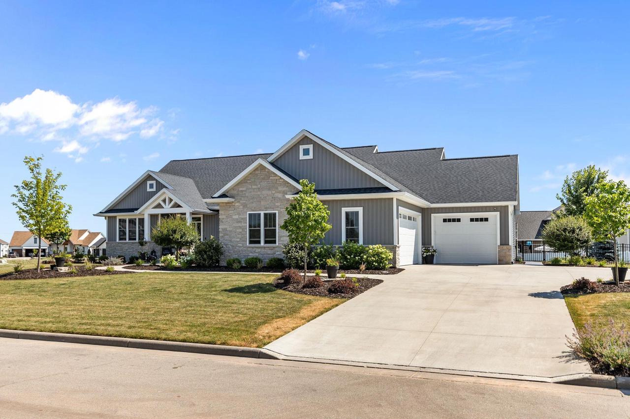 3001 W Old Oak Drive — photo