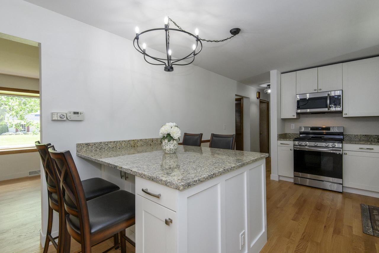 21300 Astolat Drive — photo