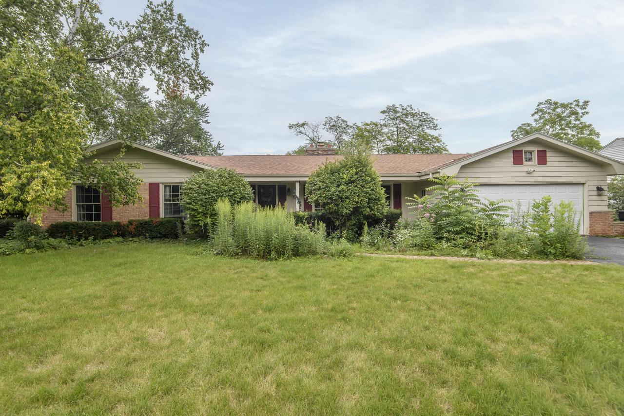 8934 N Lake Drive — photo