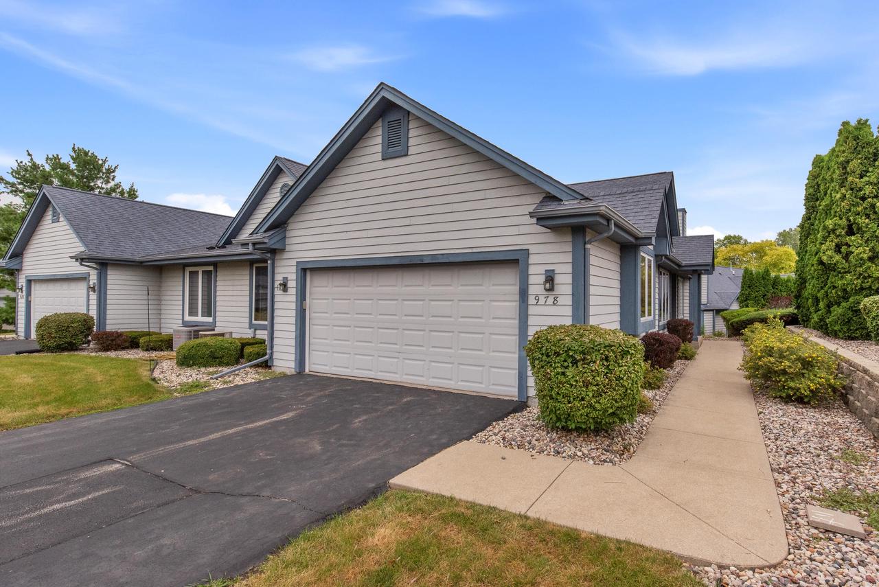 978 Bay View Circle — photo