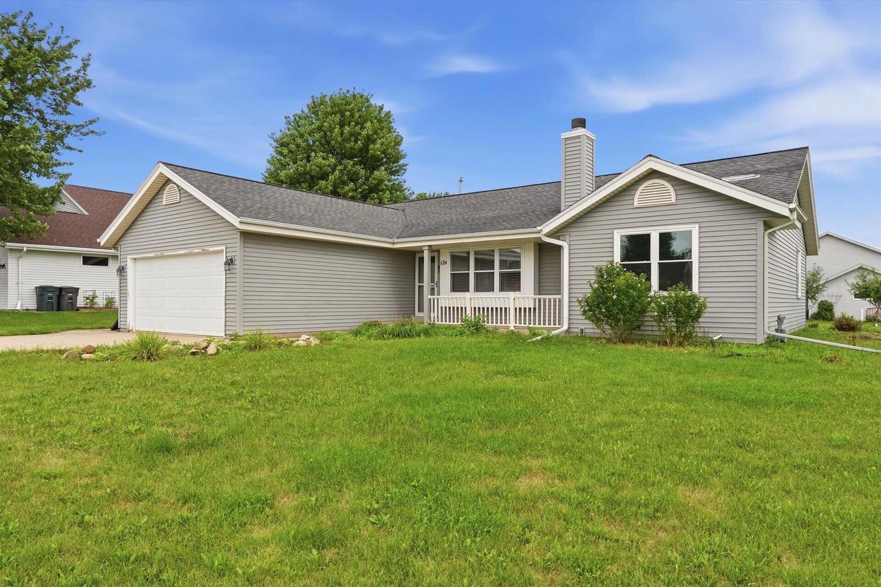 124 Small Farm ROAD, Mukwonago, WI 53149 — photo 2