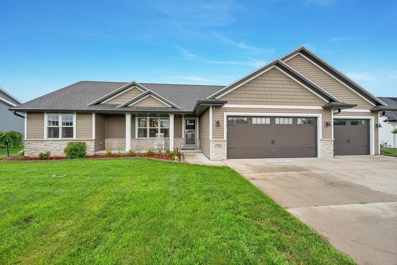 1756 Red Oak Street — photo