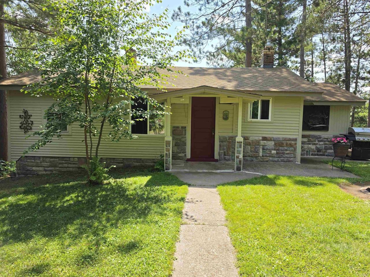 5165 Sea Lion Lake Road — photo