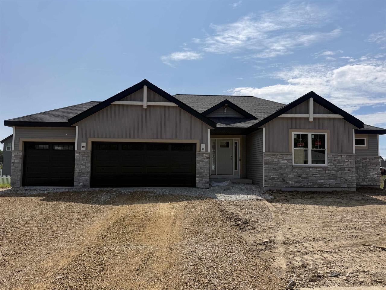 5805 Bridle Way — photo