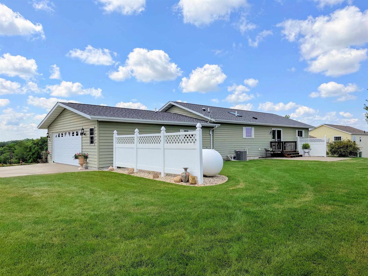 367 Highpointe LOOP, Mcgregor, IA 52157 — photo 2