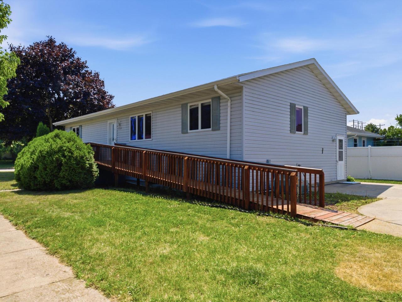 2702 Wilson St, Two Rivers WI 54241 — photo 2
