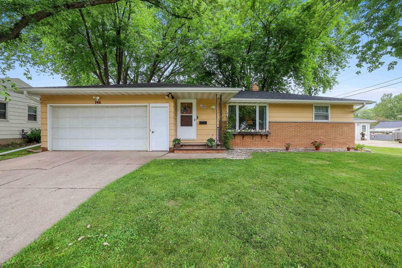 742 Westwood Drive — photo